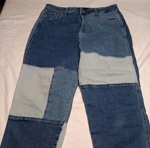 Hollister  california Ultra High-Rise Mom Jeans 31w l27  in great condition